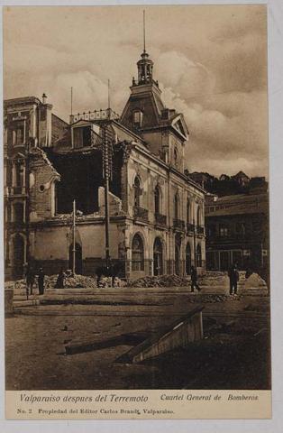 Primera imagen del registro Valparaíso después del terremoto, Cuartel General de Bomberos
