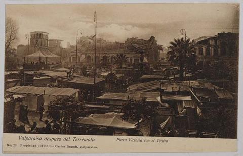 Primera imagen del registro Valparaíso después del terremoto - Plaza Victoria con el Teatro