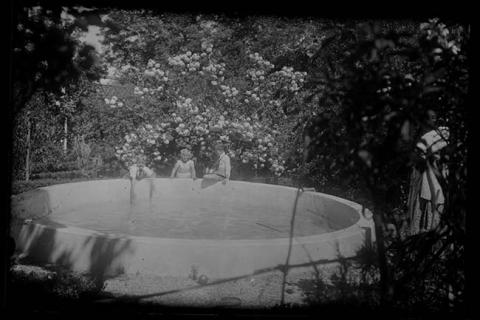 Primera imagen del registro Niños en piscina