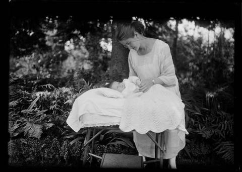 Primera imagen del registro Retrato de mujer con infante