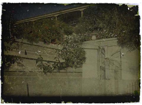 Primera imagen del registro Jardín y entrada de casona