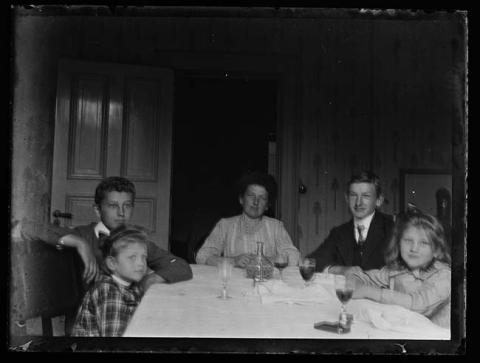 Primera imagen del registro Familia en comedor