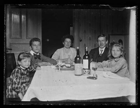 Primera imagen del registro Familia en comedor