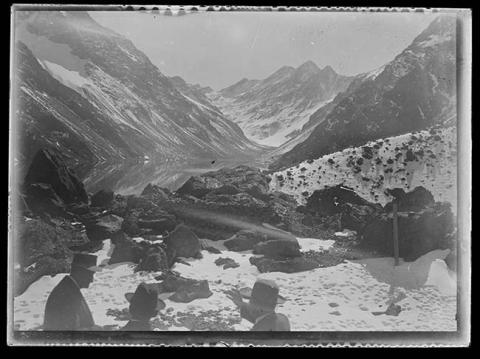Primera imagen del registro Sujetos en paisaje cordillerano