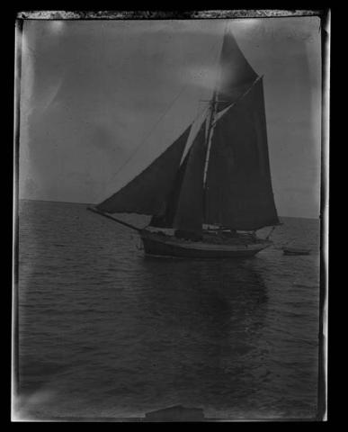 Primera imagen del registro Velero en el mar