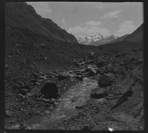 Primera imagen del registro Paisaje natural con arroyo
