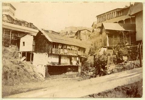 Primera imagen del registro Edificaciones en cerros de Valparaíso