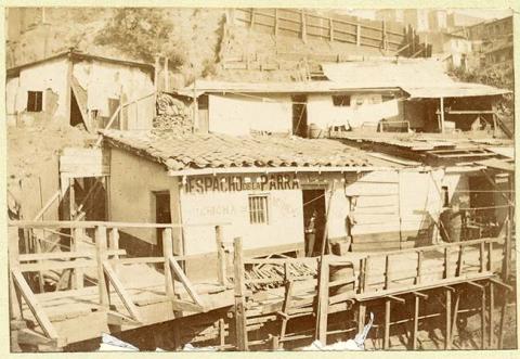 Primera imagen del registro Edificaciones en cerros de Valparaíso