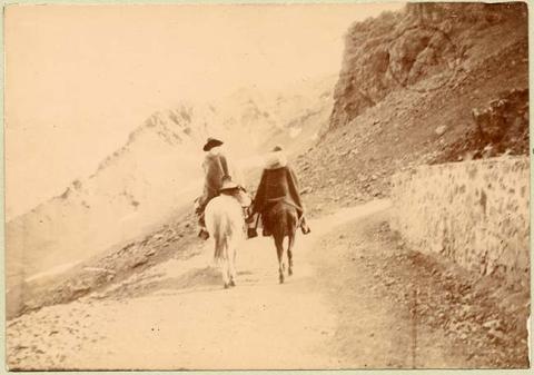 Primera imagen del registro Personas montadas a caballo en Cordillera de los Andes