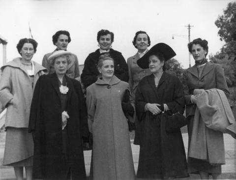Primera imagen del registro Primera dama e invitadas a la exposición del presidente