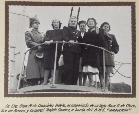 Primera imagen del registro Primera dama y parte de la comitiva del presidente González Videla, a bordo del BMS Araucano