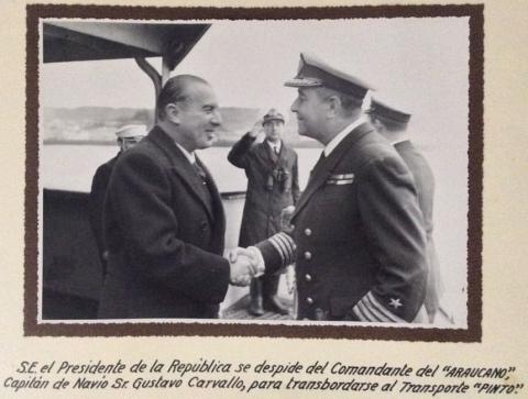 Primera imagen del registro Presidente González Videla se despide del capitán Carvallo
