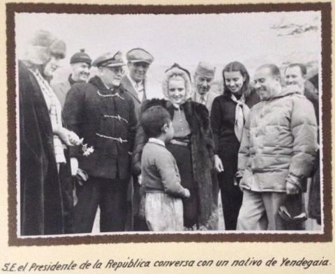 Primera imagen del registro Presidente González Videla y su comitiva en la Estancia Yendegaia