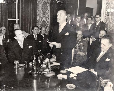 Primera imagen del registro Presidente González Videla ofrece un discurso a miembros de la ONU