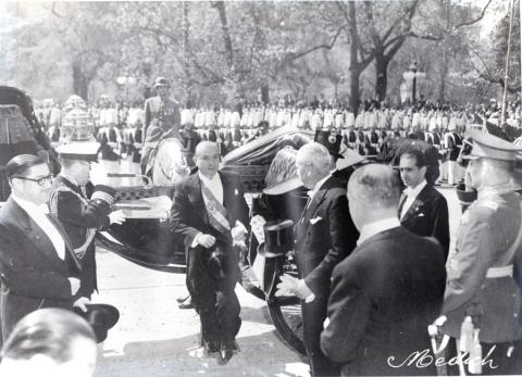 Primera imagen del registro Presidente González Videla asiste a Tedeum