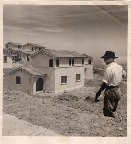 Primera imagen del registro Complejo habitacional de La Serena en etapa constructiva