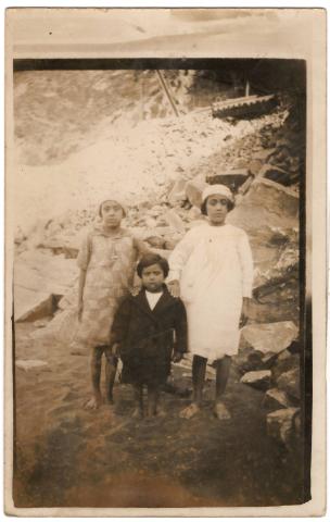 Primera imagen del registro Retrato de infancias en la playa