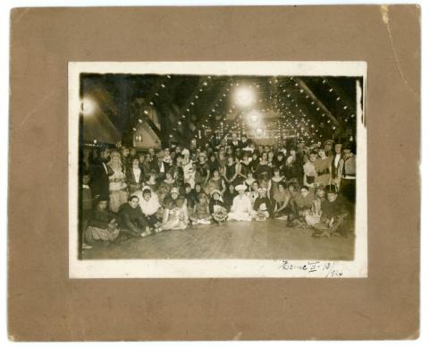 Primera imagen del registro Retrato de fiesta de salón, 1926
