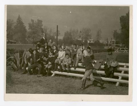 Primera imagen del registro Jóvenes al aire libre, 1961