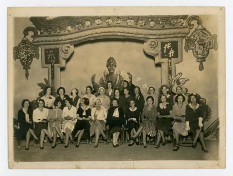 Primera imagen del registro Retrato de mujeres en interior oriental