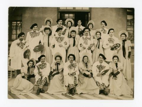 Primera imagen del registro Fiesta de la primavera, comparsa de los pintores, 1927