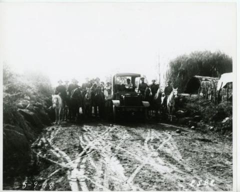 Primera imagen del registro Escena en camino rural, 1918