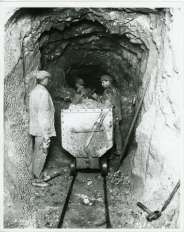 Primera imagen del registro Habitantes de Sewell en su trabajo en el mineral, 1919