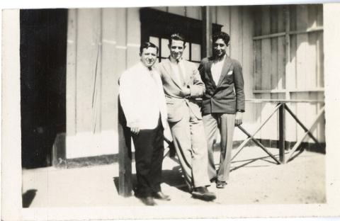 Primera imagen del registro Retrato de tres hombres en Oficina Keryma