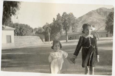 Primera imagen del registro Retrato de dos niñas